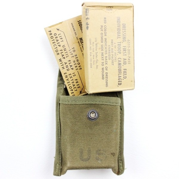 M1956 first aid pouch w/ content - Mint