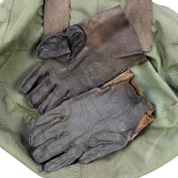 Korean War era flight helmet bag w/ leather flight gloves