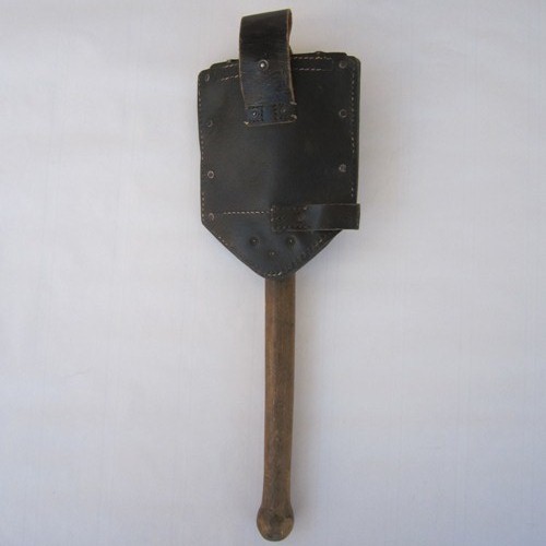 German WW2 1st pattern folding shovel with carrying case