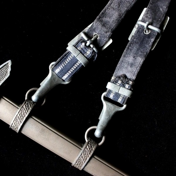 Luftwaffe officer’s dagger with silver dress tassel and hangers