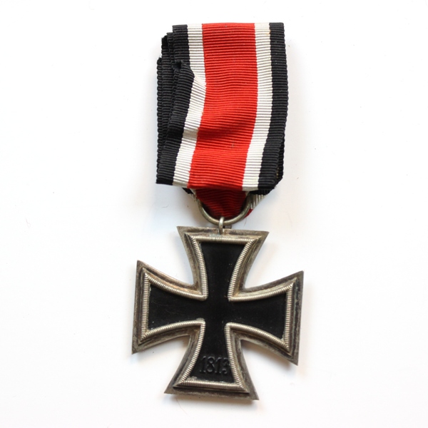 2nd class 1939 Iron cross with ribbon and leather carrying pouch