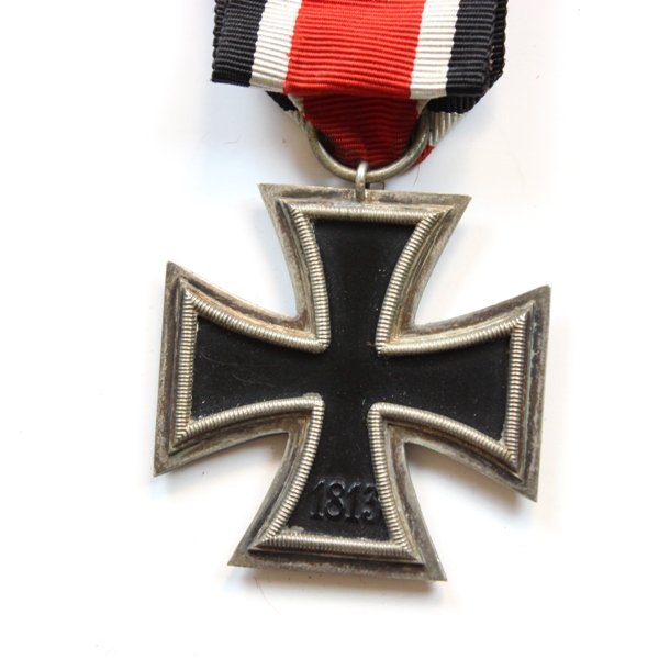 2nd class 1939 Iron cross with ribbon and leather carrying pouch
