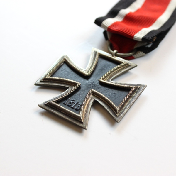 2nd class 1939 Iron cross with ribbon and leather carrying pouch