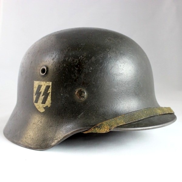 M1935 SS single decal helmet Q64