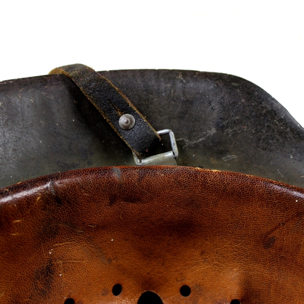 Single decal M1942 WH steel helmet - EF 62