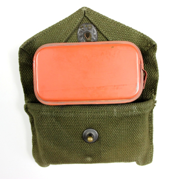 M1942 First aid packet pouch w/content - 1945