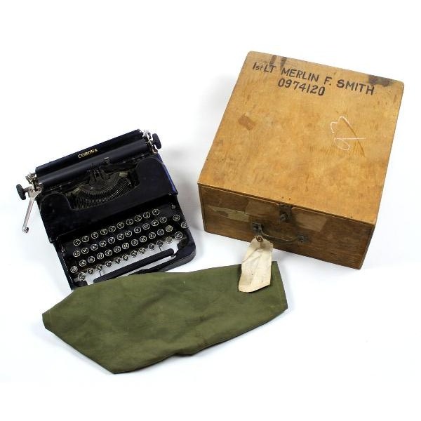 Officers typewriter w/ field carrying case - Nice!