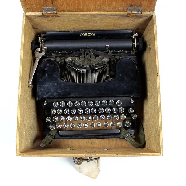Officers typewriter w/ field carrying case - Nice!