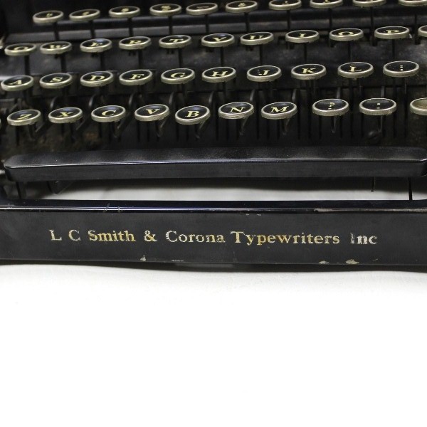 Officers typewriter w/ field carrying case - Nice!