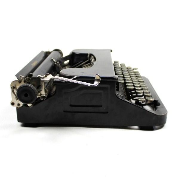 Officers typewriter w/ field carrying case - Nice!