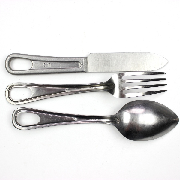 US Army / USMC M-1942 mess kit and utensils - 1944