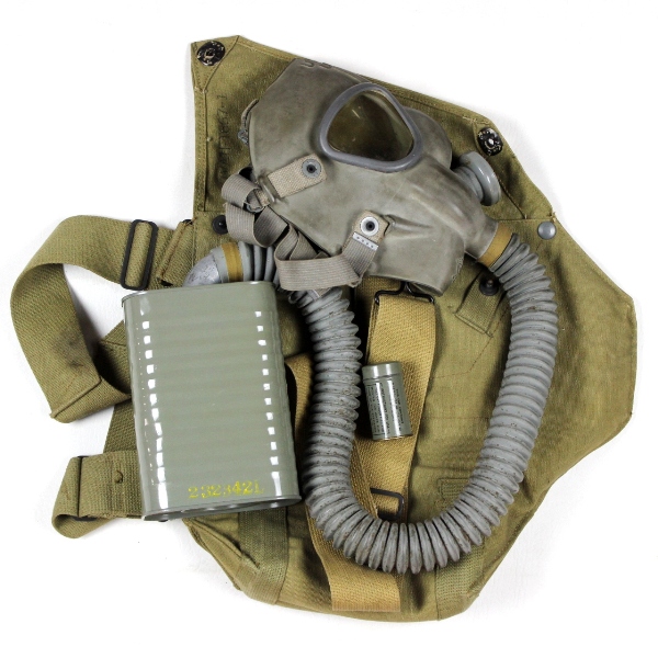 M2A2 diaphragm gas mask w/ M1VA1 carrier