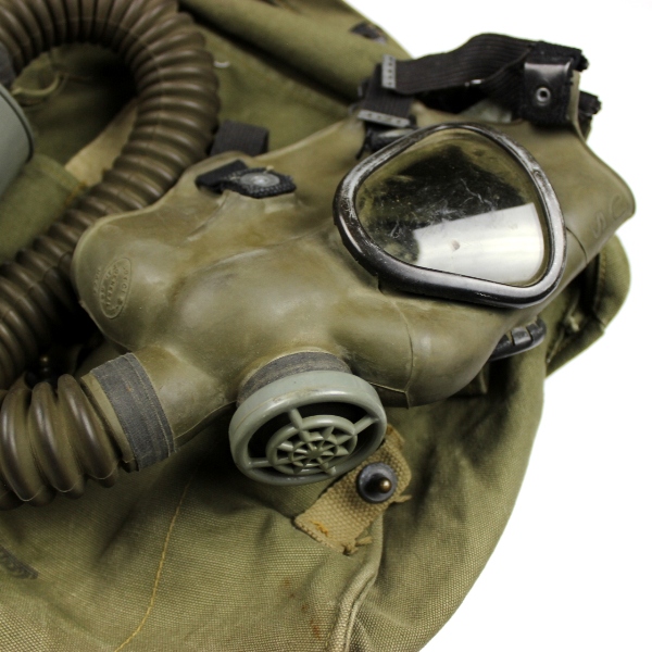 M4 diaphragm gas mask w/ M6 carrier