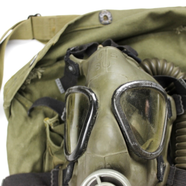 M4 diaphragm gas mask w/ M6 carrier