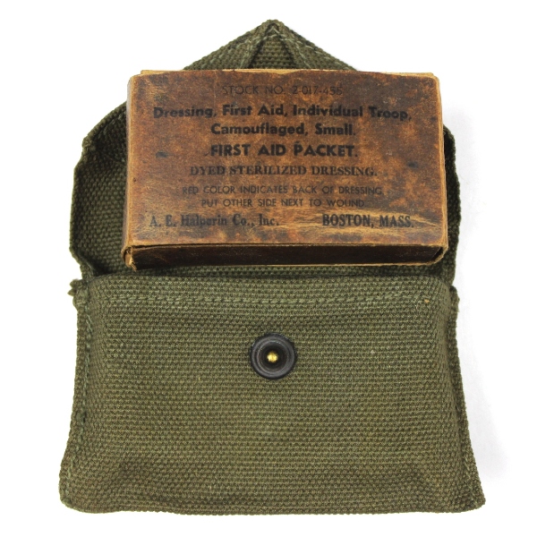 M1942 first aid packet pouch w/ content - E.A. Brown Mfg. Co. 1944