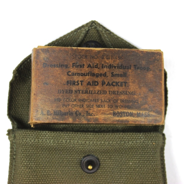 M1942 first aid packet pouch w/ content - E.A. Brown Mfg. Co. 1944