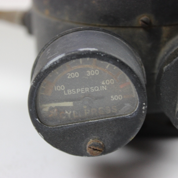 Type A-4 walk around oxygen bottle w/ type A-13 regulator
