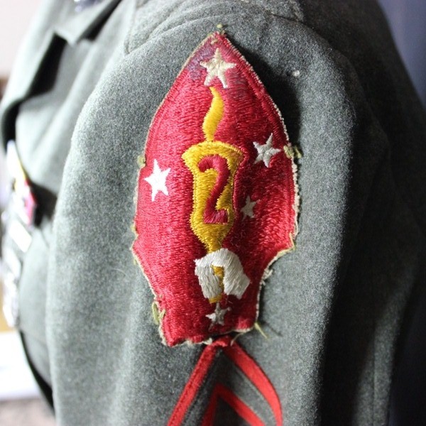 USMC Dress jacket and cap w/ ID tag - 2nd Marine Div.